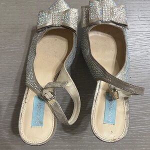 Elegant Silver Women's Shoes with Bow Detail